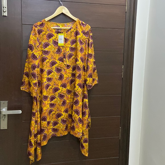 Global Desi Other - GLOBAL DESI (New with tag) Mustard yellow printed Asymmetric hem kurta,size (L)
